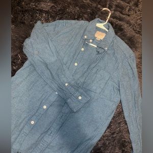 American Eagle Ocean blue button down shirt!💙